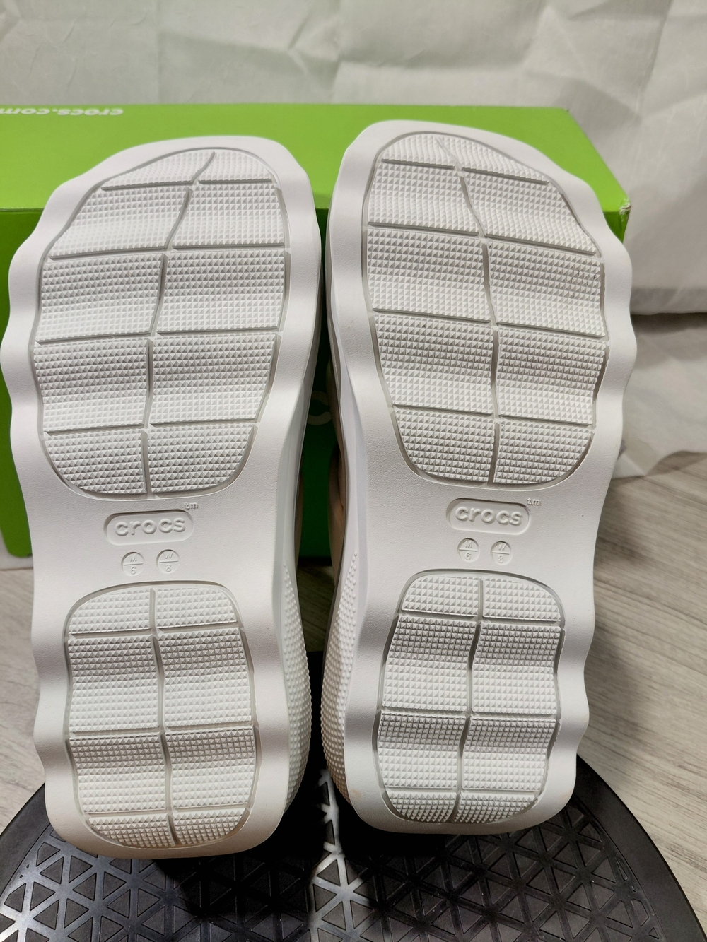 NWT Crocs Women’s Mega Crush Metalic White Chunky Platform Slide Sandals SIZE 8 - Picture 12 of 15